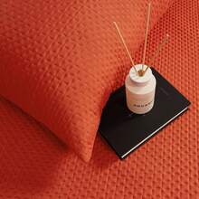 Two-Tone Air Conditioning Duvet And Pillowcase Set, Includes 1 Duvet And 1/2 Pillowcases, Made With A Soft And Comfortable Filling Process, Breathable Design To Keep Cool And Comfortable, Easily Integrates Into Any Bedroom Decor - 大紅酒紅 - 查看 3