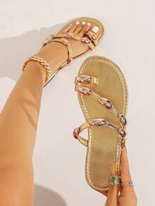 Sandalias planas de oro de talla grande con ajuste amplio para mujeres, sandalias planas con decoración de hebilla metálica de moda, chanclas de dedo con estilo de tiras para verano, adecuadas para vacaciones, fiestas, playa, sandalias con tiras, zapatos de estilo de diosa para mujeres - Dorado - Ver 3