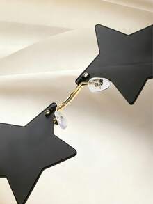 1 chiếc kính thời trang không gọng Dopamine Star, kiểu dáng độc đáo, cá tính, phù hợp cho các buổi hòa nhạc, lễ hội, tiệc sinh nhật, dễ dàng thu hút mọi ánh nhìn, tạo nên những bộ trang phục độc đáo. - Nhiều màu - Xem 5