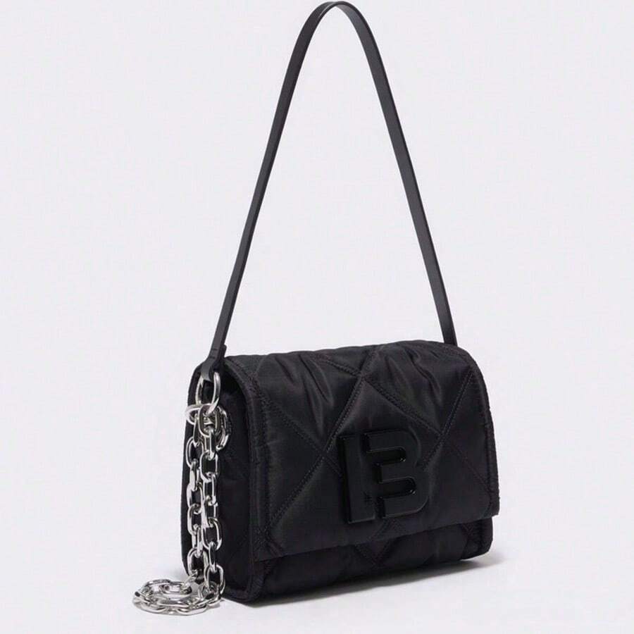 The Bimba Shoulder Bag Filled With Down And Featuring A Chain Strap Can Be Used As A Shoulder Bag Or Underarm Bag. - B - 查看 1