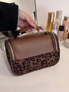 Bolsa de cosméticos con estampado de leopardo retro y parches, bolsa de aseo impermeable y transparente. Diseño de parches de estampado de leopardo de terciopelo + piel, combinado con PVC transparente impermeable y resistente al desgaste con cremallera doble, puede almacenar productos de cuidado de la piel y cosméticos, adecuado para almacenamiento diario y viajes de corta distancia, ligero y portátil. - Café - Ver 9