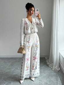 Conjunto casual de dos piezas para mujer, compuesto por blusa corta de manga larga con estampado floral completo y lazo frontal, y pantalones wide leg de talle alto a juego.Tela suave y fresca, estilo bohemio dulce y elegante, perfecto para looks de vacaciones y salidas diarias. - Albaricoque - Ver 3