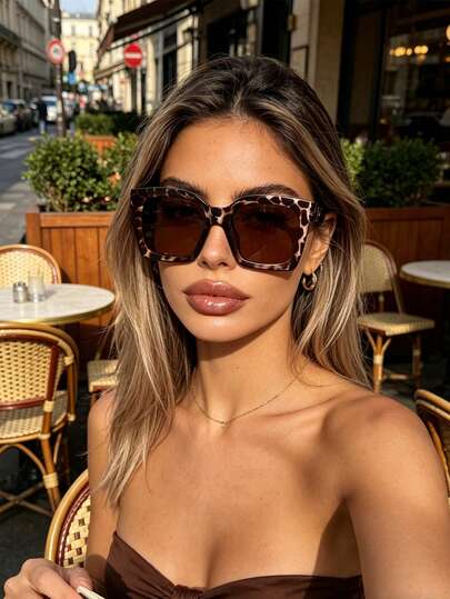 1pc Leopard Print Thick Frame Fashion Fashion Glasses For Women, Personality Aura Modifies Facial Contours, Versatile For Commuting, Street Style, Outings