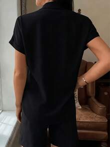 女士优雅白色短袖衬衫，领口带纽扣，常规长度上衣 - 黑色 - 查看 3