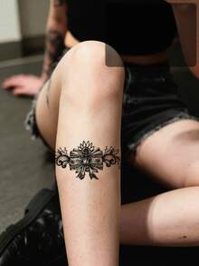 Adesivo de tatuagem temporária com corrente de borboleta para perna (1 unidade), de uso único, com estampa floral e de corrente. Ideal para braços, costas, pernas e cintura. À prova d'água e resistente ao suor. Adesivo de tatuagem sexy e estiloso, com aparência muito realista. Fácil de usar e remover. Perfeito para casamentos, festivais de música e festas. - Preto - Ver 3
