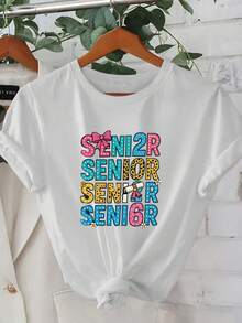 Mujer Manga Corta Regular Fit - Tempor de Graduación Diseño de Estampado Temático de Graduación con Patrón Geométrico 2D Colorido Letras Patchwork Estilo Cajero de  I para Vacaciones y Ocio Perfecto para el Desplazamiento Diario - Blanco - Ver 2
