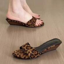 Elegant Faux Suede Wedge Slides Women Summer Platform Mules Sandals  Open Toe Beach Wear Casual Street Style Footwear Fashionable High Heel Sandals Stylish Minimalist Aesthetic Slip On Shoes Lightweight Non Slip Sole Daily Comfort Walking Sandals  Summer Street Wear Essential Chic Minimalist Style Summer Outfit Accessory Versatile Footwear For Pool Party Beachside Vacation Essential Comfortable Platform Mules For All Day Wear Soft Supportive Design Fashion Forward Statement Shoes  Summer Essentials For Women Comfortable High Wedge Sandals Effortless Style Easy To Slip On Casual Daily Sandals Fashionable Summer Beach Must Have Footwear  Minimalist Design Aesthetic Wedge Sandals Comfortable Casual Slides For Women  Summer Fashion Sandals Stylish Wedge Slides For Daily Casual Wear - 紅色 - 查看 9