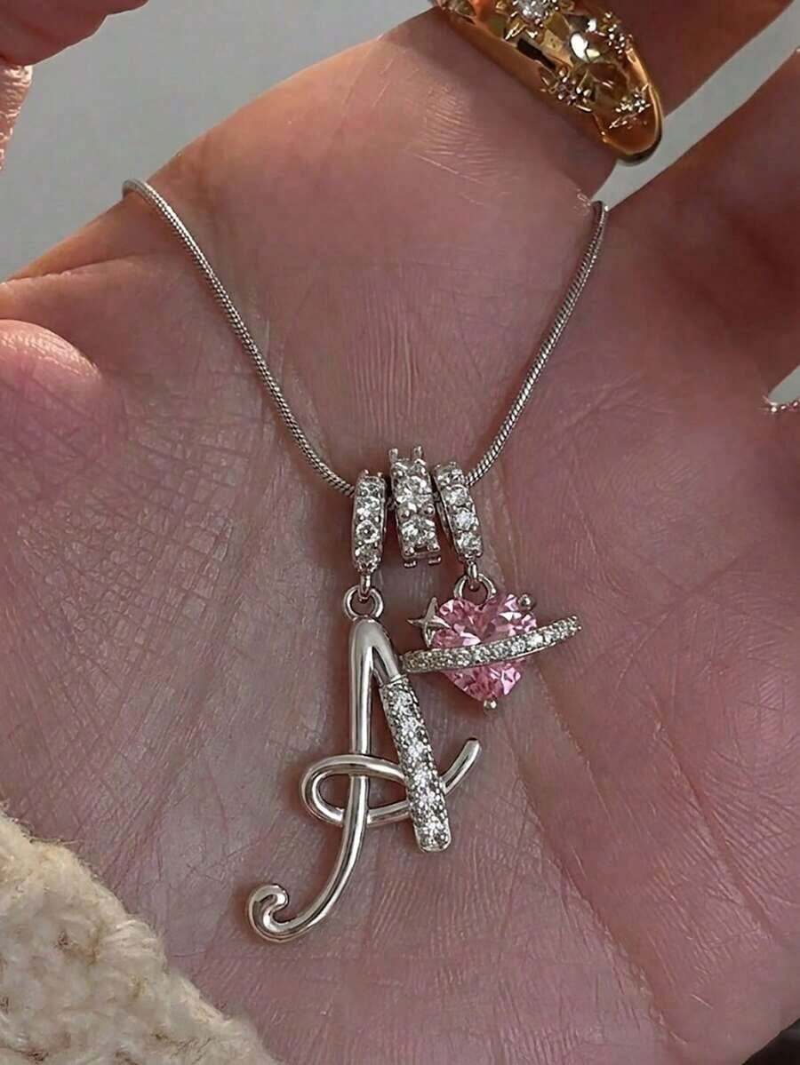 1pc Luxury Personalized Cubic Zirconia Handwritten Letter Pink Heart Pendant Stainless Steel Necklace, Minimalist Letter Name Necklace, Fashion Gift For Girlfriend, Mom, Family, Friend, Daughter, Suitable For Anniversary, Valentine's Day, Mother's Day, Birthday, Graduation, Daily Wear, Wedding, Prom - 金子 - 查看 1