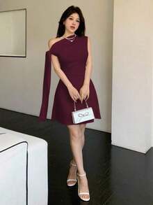 Vestido corto asimétrico elegante burdeos, diseño con lazos en hombro y pliegues en cintura, ideal para citas, fiestas y ocasiones de otoño e invierno - Camel - Ver 11