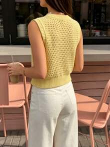 Áo vest len nữ cổ chữ V khoét rỗng, hơi xuyên thấu, dáng dài vừa phải. - Màu vàng - Xem 2