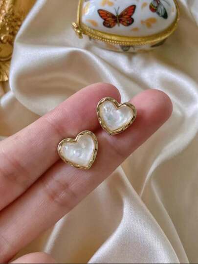 1 Pair Minimalist Delicate Elegant Small Versatile Earrings, Sparkling White Shell Heart Stud Earrings