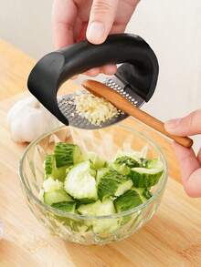 1 Prensa de ajo de acero inoxidable, molinillo profesional de ajo y jengibre con mango ergonómico, a prueba de óxido, herramienta de molienda multiusos para verduras, frutas y especias, máquina para salsa de ajo, ajo, jengibre, cebolla, chile, nuez moscada, utensilios de cocina - Multicolor - Ver 6
