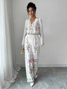 Conjunto casual de dos piezas para mujer, compuesto por blusa corta de manga larga con estampado floral completo y lazo frontal, y pantalones wide leg de talle alto a juego.Tela suave y fresca, estilo bohemio dulce y elegante, perfecto para looks de vacaciones y salidas diarias. - Albaricoque - Ver 6