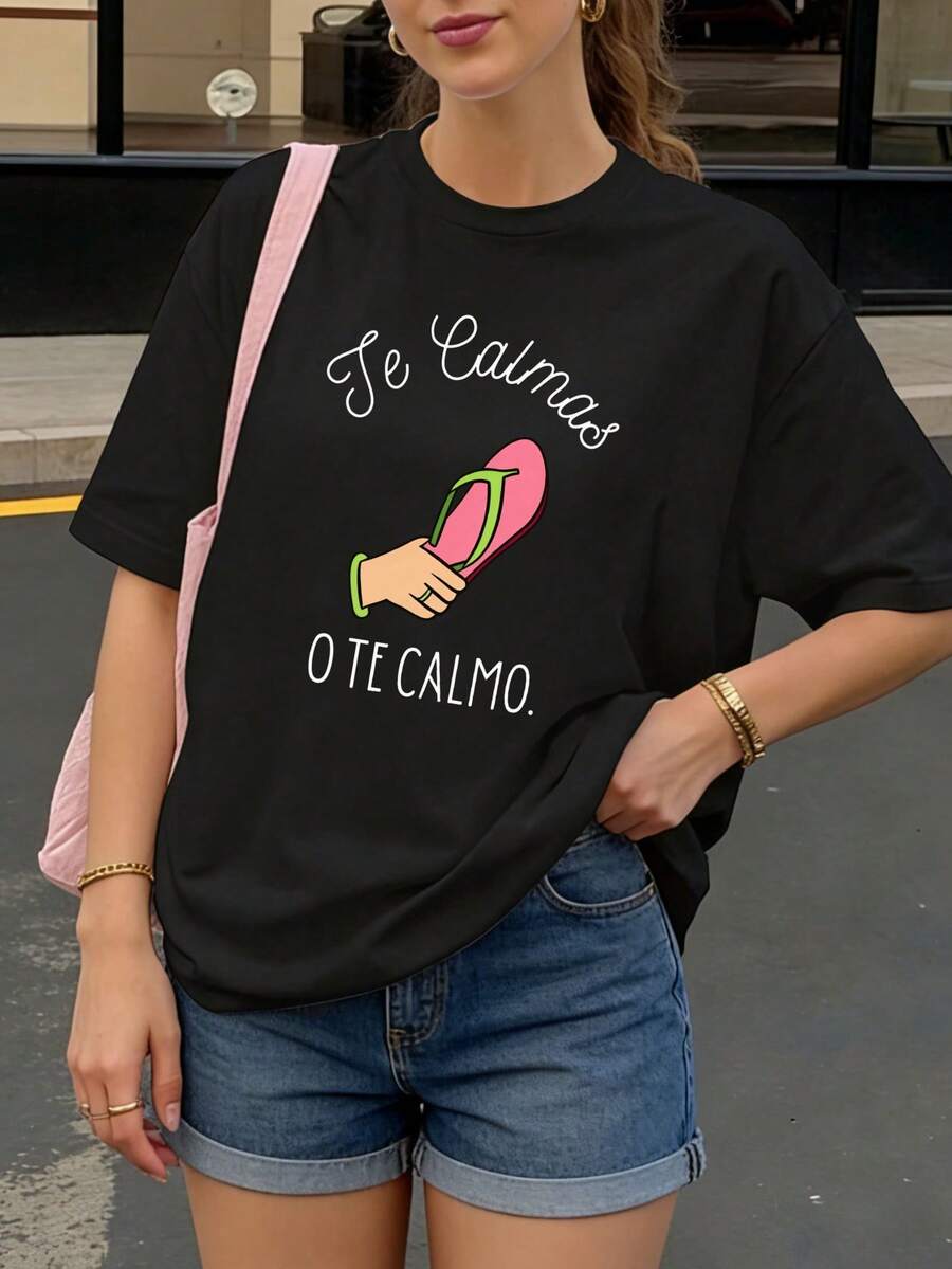 Camiseta Negra con Estampado de Sandalia y Texto Se Calmas O Te Calmo para Mujer Casual - Negro - Ver 1