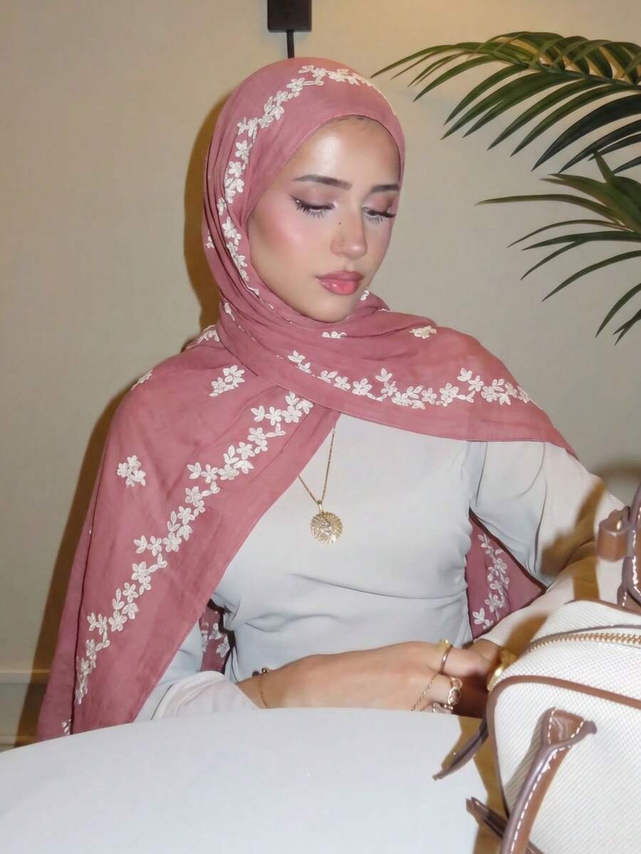 1pc Women's Fashion Spring/Autumn Casual Embroidered Floral Scarf/Shawl, Suitable For Daily Wear,Beach,Holiday