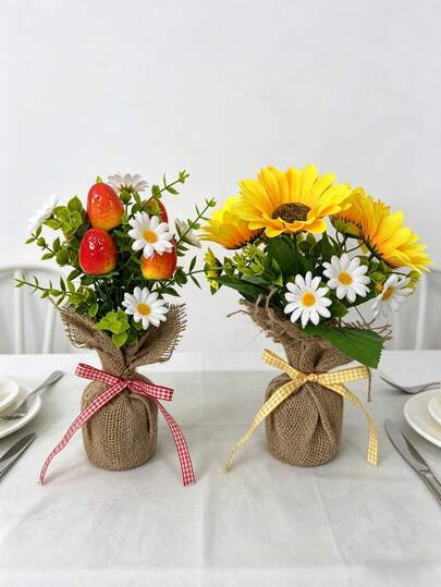 1/2 chậu cây hoa cúc dâu tây giả - Cây trang trí hoa quả giả với chậu vải bố và nơ kẻ caro, thích hợp trang trí nhà cửa và bàn ăn mùa xuân/hè.