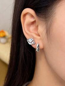 1 Đôi bông tai đinh tán hình tên lửa và ngôi sao bất đối xứng màu bạc, thiết kế tối giản, trang sức thép không gỉ, unisex, phong cách tối giản hàng ngày. - Bạc - Xem 5