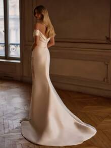 Off-The-Shoulder Short Sleeve Mermaid Wedding Dress With Lace Appliqué And Lustrous Satin Finish – Charming Bridal Gown Featuring Soft Draped Sleeves, Delicate Lace Details, And A Figure-Hugging Silhouette With Flowing Train, Perfect For Weddings, Christmas Celebrations, Halloween Night, Prom, Birthday Celebrations, And Special Occasions. Suitable For Evening Receptions, Black-Tie Events, Cocktail Affairs, Engagement Dinners, Bachelorette Parties, Holiday Dinners, Anniversary Events, And Formal Gatherings. - trắng - Xem 3
