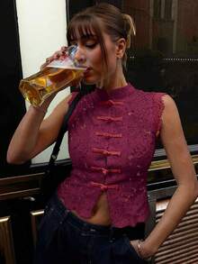 Áo nữ thanh lịch màu trơn phong cách Boho ren đục lỗ không tay cài nút, áo nữ sexy đục lỗ xuyên thấu bán phần dáng ngắn, cổ sườn xám Trung Quốc chi tiết cài nút, dáng ngắn ôm eo phong cách thường ngày, áo mặc đi tiệc/đi chơi, áo trắng mùa hè - Màu Đỏ Sâu - Xem 8