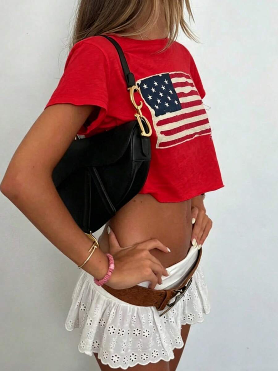 Women's American Flag Print Cropped Top - Short-Sleeve Round-Neck T-Shirt With White Ruffle Hem And Star Embellishments - Suitable For Summer Casual Wear - Breathable And Wrinkle-Resistant - Machine Washable (Pink/Red/Blue/White) - Essential For Layering - Medium Stretch Fabric - Loose Fit - Suitable For Layering Or Wearing Alone - Versatile With Jeans Or Skirts - 紅色 - 查看 1