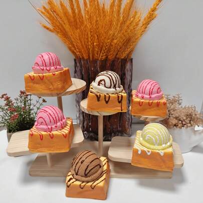 1 pieza Juguete de apretón de pan con forma de helado - Juguete de apretón de pan suave y de rebote lento, disponible en café y blanco, adecuado para relajación y juego sensorial, ideal para recuerdos de fiesta, Halloween, Navidad, San Valentín, relleno de Pascua, regalo festivo