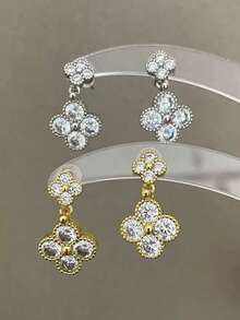 1 đôi bông tai mặt dây chuyền hình cỏ bốn lá đính đá Cubic Zirconia tinh tế, thời trang, sang trọng, phù hợp cho cả đi làm và đi chơi. - Bông tai mặt dây chuyền hình cỏ bốn lá đính đá zircon. - Xem 6