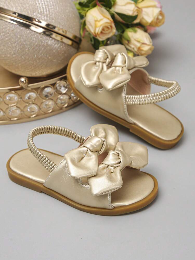 1 Đôi sandal mùa hè hở mũi bằng satin màu sâm panh dễ thương có nơ cho bé gái, thiết kế gót co giãn, đế mềm và thoáng khí, thích hợp cho bé gái đi hàng ngày, dự tiệc, lễ Phục sinh và du lịch nghỉ lễ. - Vàng - Xem 2