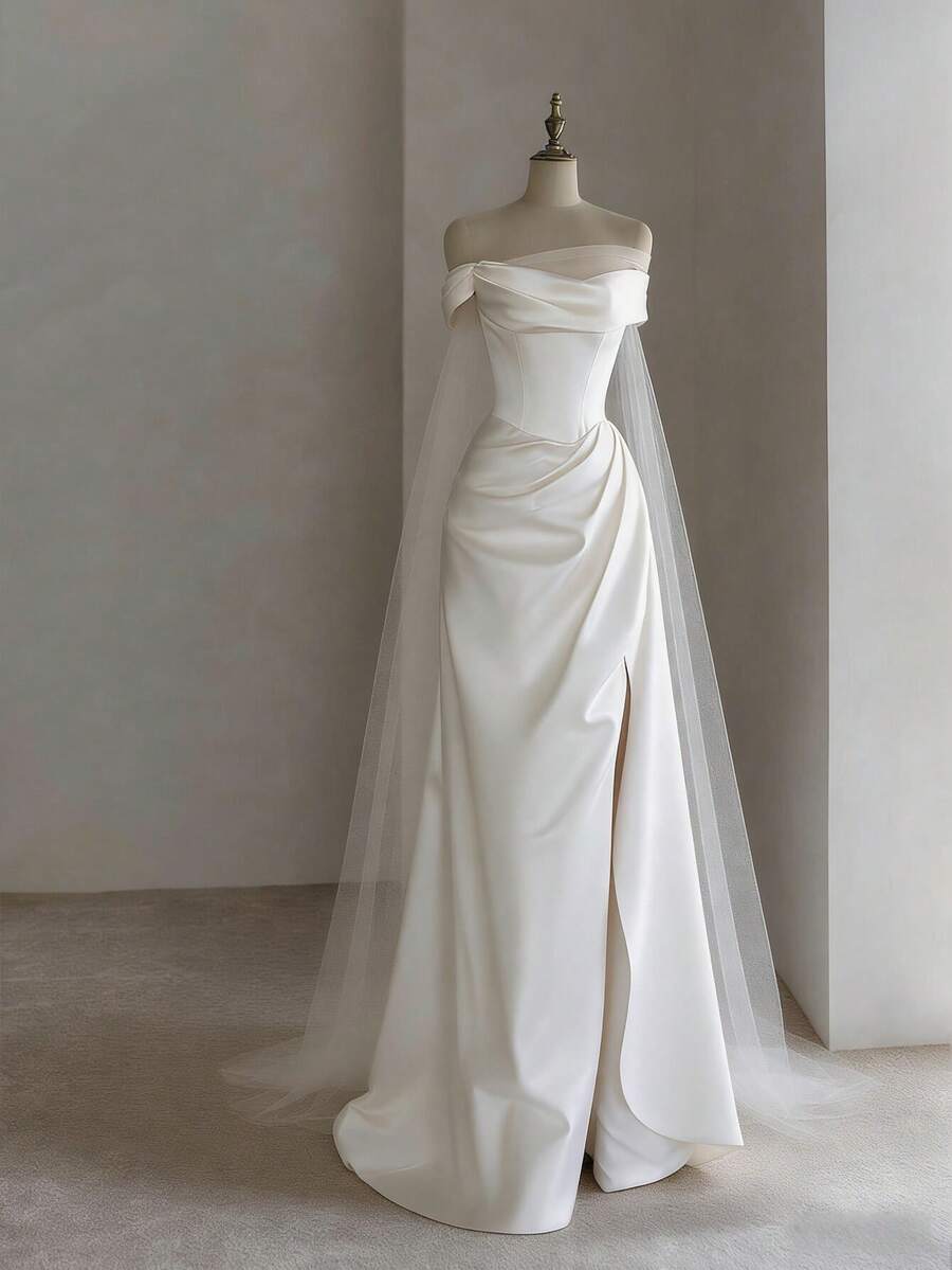 Chic Boat Neck Wedding Dress With Exposed Shoulder Short Sleeves And Open Back In Satin – Sophisticated Floor-Length A-Line Gown Featuring A Graceful Wide Neckline, Short Sleeves With Shoulder Cutout, Daring Rear Cutout, And Lustrous Satin Silhouette, Perfect For Weddings, Christmas Galas, Halloween Balls, Formal Dances, Birthday Celebrations, And Special Evening Events. A Versatile Choice For Wedding Receptions, Holiday Parties, Anniversary Dinners, Luxury Getaways, Black-Tie Occasions, Cocktail Gatherings, Bridal Showers, Wedding Guest Attire, Graduation Formals, Homecoming Events, And As A Timeless Bridesmaid Or Festive Evening Gown. - 白色 - 查看 1