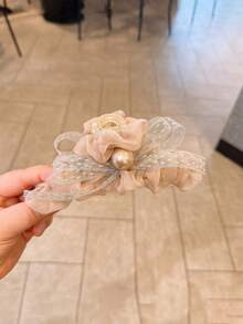 1个珍珠蝴蝶结丝带荷叶边网纱发爪夹，大号柔软发圈，适合女性、节日、派对佩戴 - 奶咖色 - 查看 3