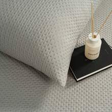 Juego De Funda De Almohada Y Edredón De Aire Acondicionado Bicolor, Incluye 1 Edredón Y 1/2 Fundas De Almohada, Hecho Con Un Suave Y Cómodo Proceso De Relleno, Diseño Transpirable Para Mantener La Frescura Y Comodidad, Se Integra Fácilmente En Cualquier Decoración De Dormitorio - Gris claro Gris oscuro - Ver 3
