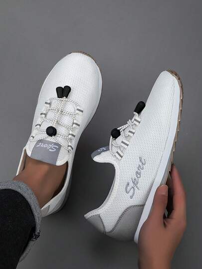 男士复古平底圆头系带字母鞋，透气大码情侣鞋，柔软防滑鞋底，四季皆宜；舒适训练平底学生鞋，耐磨防滑鞋底，透气网布和绒面革