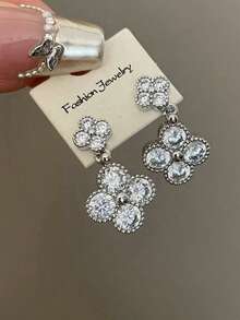 1 đôi bông tai mặt dây chuyền hình cỏ bốn lá đính đá Cubic Zirconia tinh tế, thời trang, sang trọng, phù hợp cho cả đi làm và đi chơi. - Bông tai mặt dây chuyền hình cỏ bốn lá đính đá zircon. - Xem 7