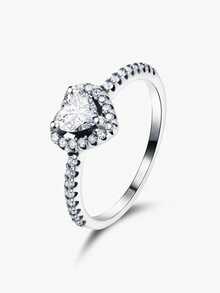 Anel de casamento feminino minimalista em prata de lei 925 com zircônia cúbica em formato de coração e semicírculo cravejado de diamantes. Elegante e luxuoso, perfeito para noivas e casais. Ideal para presentear com um anel de compromisso ou noivado. - Prata - Ver 52