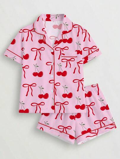 Set de 2 piezas de ropa de dormir para mujer, con estampado de cerezas y lazos, de tela suave, camisa de manga corta con cuello y botones, y shorts elásticos, conjunto elegante para uso al aire libre, fiestas, vacaciones, uso casual en el hogar y para estar en casa.