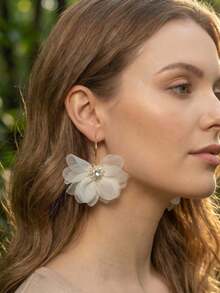 【仙璐华莹】法式浪漫白色花朵耳环，3D立体花瓣水钻耳环，新娘婚礼耳环，优雅长款垂坠耳环 - 白色 - 查看 3
