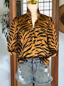 Áo sơ mi nữ dáng rộng thoải mái mùa xuân/hè với tay chuông và họa tiết da báo. - Màu vàng - Xem 2