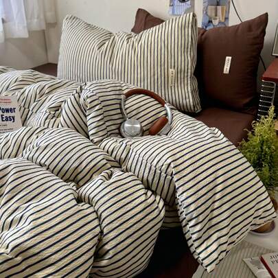 Bộ chăn ga gối 4 món kẻ sọc phong cách Hàn Quốc, phù hợp cho mọi mùa, làm từ sợi tổng hợp, có thể giặt máy và không bị biến dạng (1 vỏ chăn + 1 ga trải giường + 2 vỏ gối, không bao gồm chăn bông và gối)