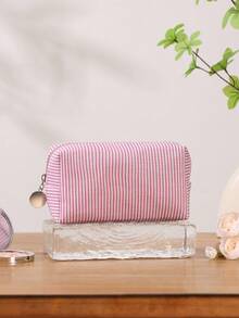 客製化刺繡姓名化妝包 大容量彩妝收納袋 字母圖案盥洗包 伴娘禮物 純素皮革 個性化禮物 化妝收納盒 - 彩色 - 查看 20