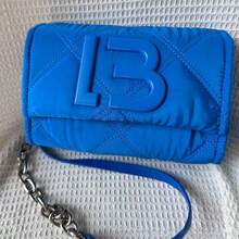 The Bimba Shoulder Bag Filled With Down And Featuring A Chain Strap Can Be Used As A Shoulder Bag Or Underarm Bag. - F - 查看 1