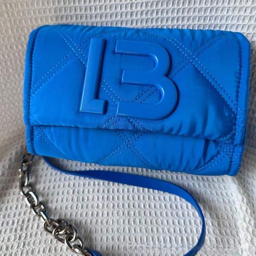 The Bimba Shoulder Bag Filled With Down And Featuring A Chain Strap Can Be Used As A Shoulder Bag Or Underarm Bag. - F - 查看 1