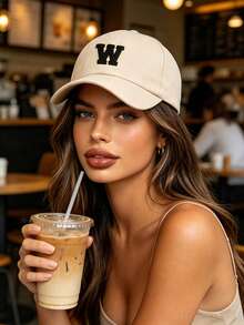 1 pieza Gorra de béisbol con parche de alfabeto de chenilla de 26 letras, gorra casual ajustable tipo papá para uso diario, viajes y atuendos casuales - blanquecino - Ver 3