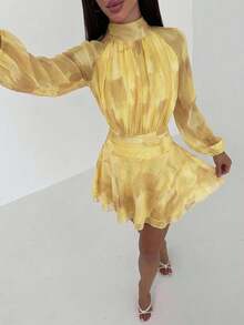 Vestido de manga larga ajustado con silueta de paraguas para mujer, nuevo para otoño/invierno, para uso casual/citas/salidas/maestras, vestido romántico con estampado de teñido anudado en púrpura y cuello alto con lazo en la cintura - Amarillo - Ver 5