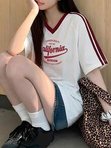 JUTUQU 夏季抽象字體印花拼接條紋短袖V領寬鬆針織白色女款T恤，學院風上衣，休閒度假 - 2A41白拼紅-KJ0347 - 查看 4
