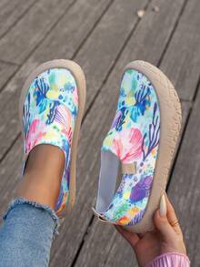 Zapatillas slip-on de mujer con estampado floral y de conchas de colores, de malla transpirable, súper ligeras con suela antideslizante gruesa, zapatos casuales cómodos para caminar, cómodos mocasines de playa para verano, disponibles en tallas grandes y anchas - Azul pálido - Ver 3