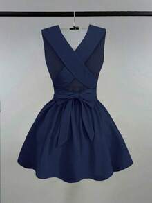 Vestido mini elegante y sexy para invitada de boda con cuello en V cruzado, sin mangas y silueta evasé, diseño versátil para conciertos, playa, fiestas, primavera/verano, con bolsillos, vestido de noche con espalda descubierta, color amarillo mantequilla - Azul marino - Ver 2