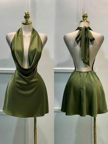 Vestido mini de verano con cuello en V profundo, espalda descubierta y drapeado de satén francés, perfecto para citas, San Valentín, vacaciones, bodas y fiestas de cumpleaños. - Verde Oscuro - Ver 1