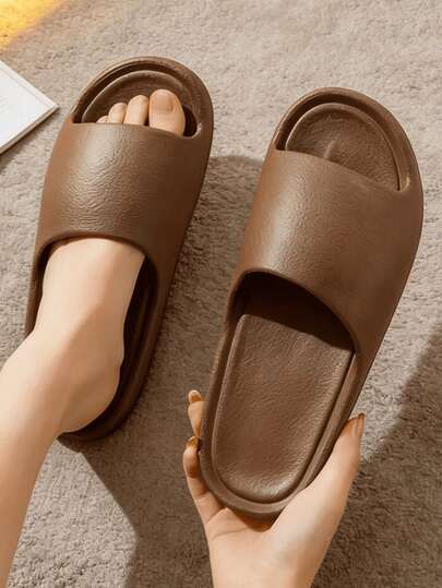 Dép lê cao cấp màu nâu trơn, đế mềm, kiểu dáng unisex, đa năng, kết hợp giữa vẻ sang trọng và tối giản, chống trượt, chống thấm nước, mềm mại, nhẹ, hở ngón, thích hợp cho trong nhà/ngoài trời, nhà cửa, phòng tắm, bãi biển và đi bộ đường dài.