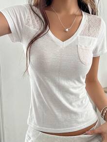 女士白色V领T恤，蕾丝口袋+肩部拼接，休闲短袖上衣 - 白色 - 查看 1