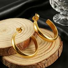 1 Đôi khuyên tai vòng rộng hình chữ C, mạ vàng 18K, làm từ thép không gỉ 304, kiểu dáng tối giản và thanh lịch dành cho nữ, không gây dị ứng và chống oxy hóa. - bông tai - Xem 3