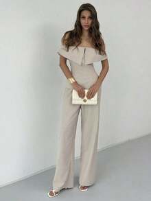 Elegante conjunto de dos piezas para mujer, compuesto por top de hombros descubiertos Bardot y pantalones wide leg de talle alto.Color sólido en tono neutro, diseño favorecedor y confortable.Perfecto para looks diarios, salidas informales y ocasiones semiformales. - Caqui - Ver 4